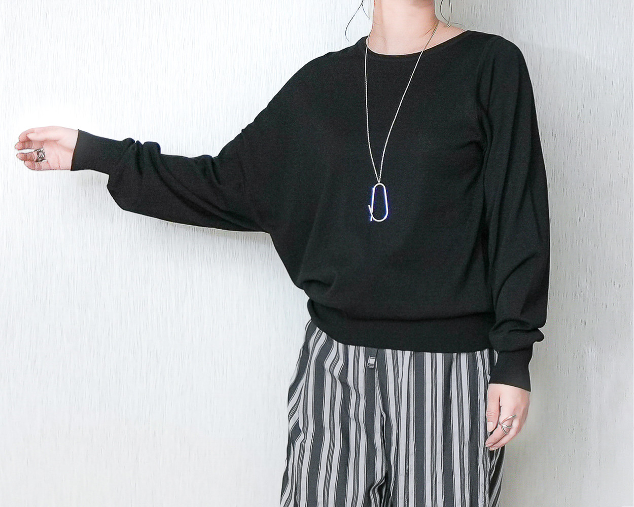 【さらさらコットン100%】薄手ニット！アシンメトリーデザインのゆったりニット #ブラック無地