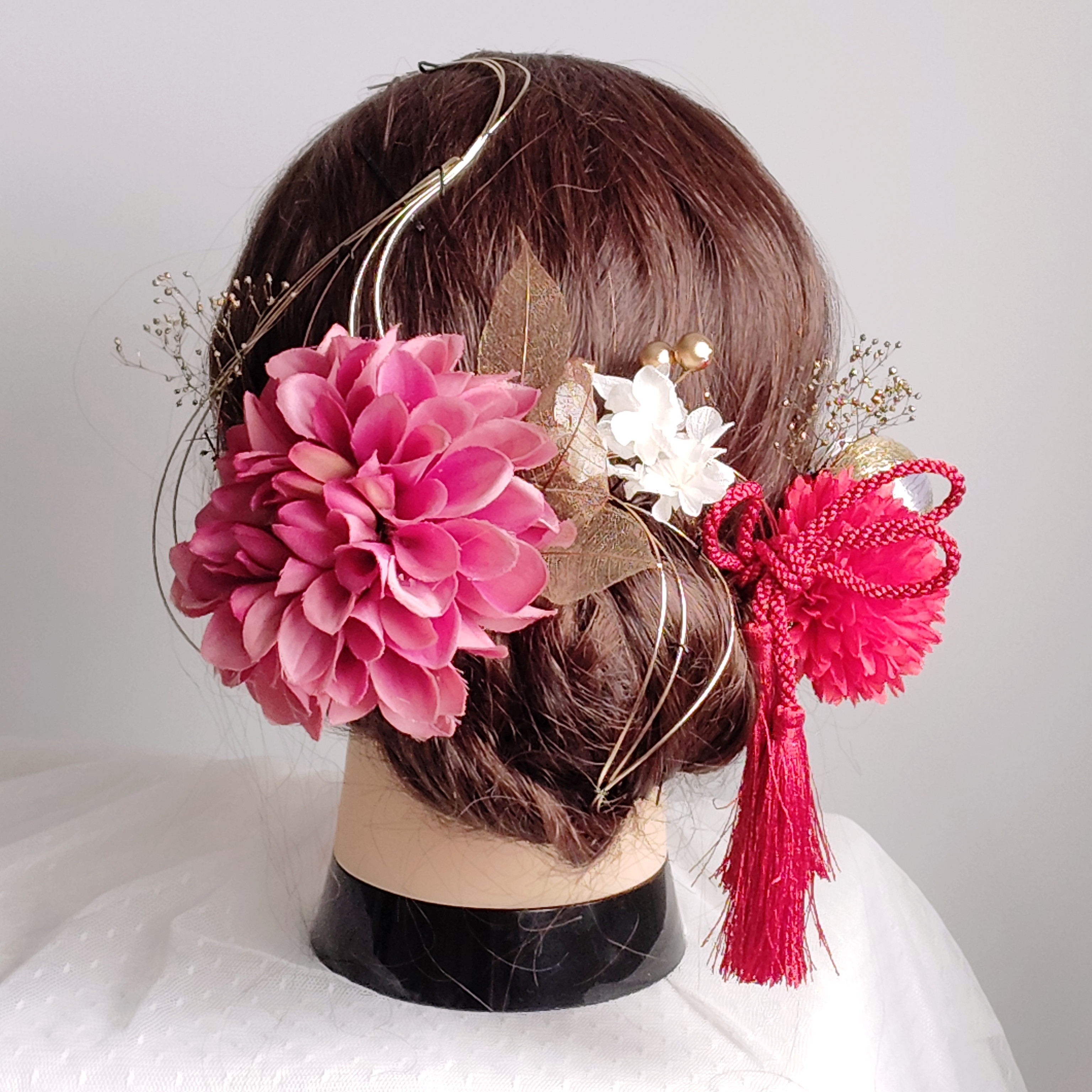 大輪の和ダリアとタッセルの和装髪飾り　ヘアアクセ　ヘアアクセサリー　成人式　卒業式　結婚式　白無垢　色打掛　振袖　着物