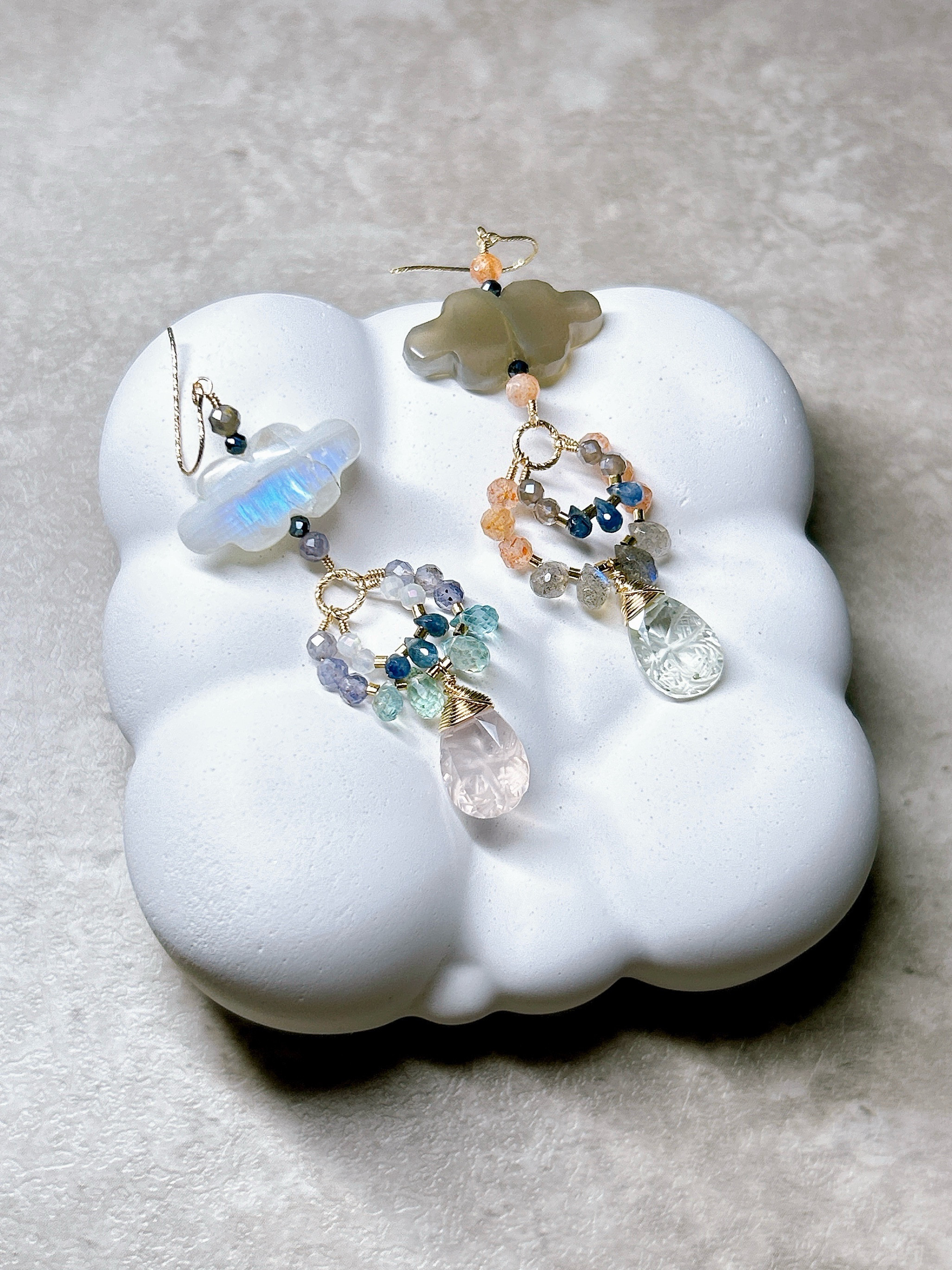 一点物14kgf☆女心と秋の空☆アシンメトリー天然石の雨雲ロングピアス☆