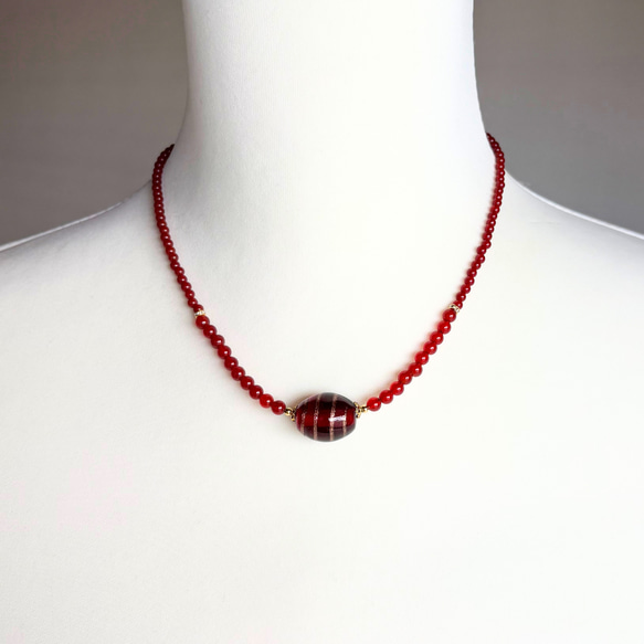 【D32】　大人女性に似合う赤の輝き｜レッド&ブロンズとんぼ玉×赤めのう×ガーネット ネックレス　天然石ビーズ 2枚目の画像