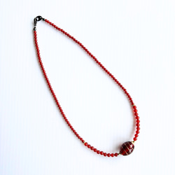 【D32】　大人女性に似合う赤の輝き｜レッド&ブロンズとんぼ玉×赤めのう×ガーネット ネックレス　天然石ビーズ 11枚目の画像