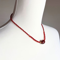 【D32】　大人女性に似合う赤の輝き｜レッド&ブロンズとんぼ玉×赤めのう×ガーネット ネックレス　天然石ビーズ 12枚目の画像