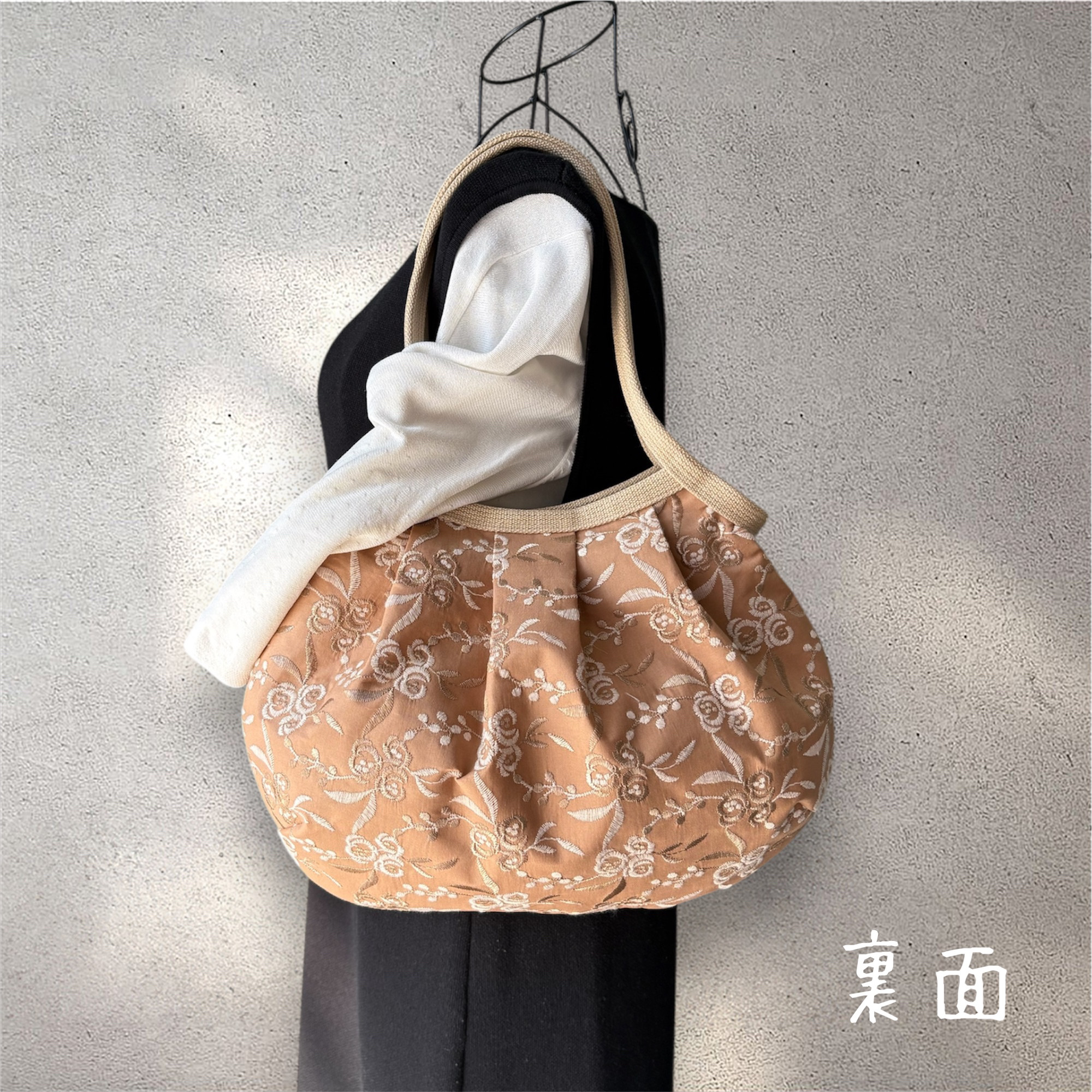 コロンと可愛いショルダーグラニーバッグ ローズ刺繍レース キャメル ◎選べる2サイズ コロンと可愛いショルダーグラニーバッグ ローズ刺繍レース キャメル ◎選べる2サイズ