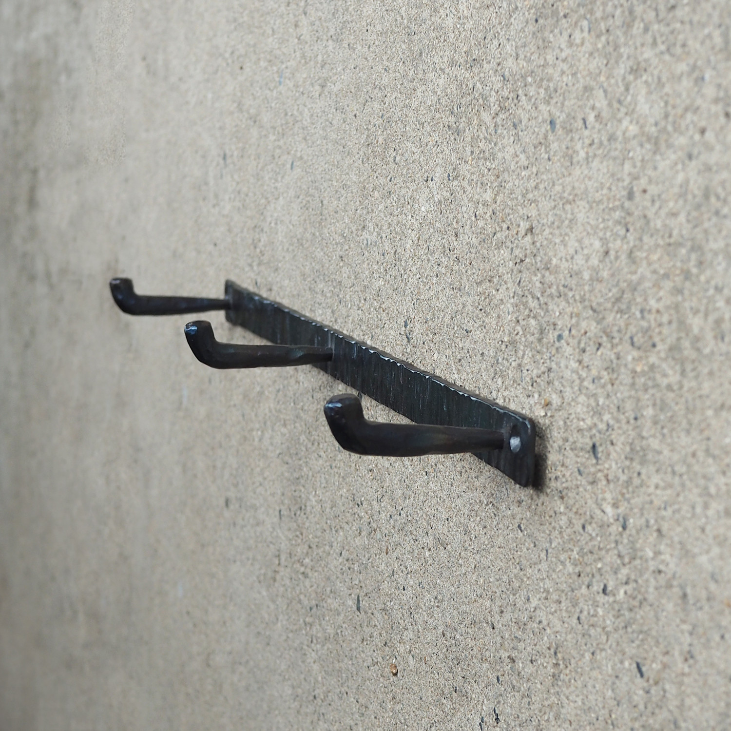 【アイアン の コートハンガー 3連フック】 ロートアイアン ・ミニマルな洋服掛け  | キーハンガー ・ 壁掛け収納