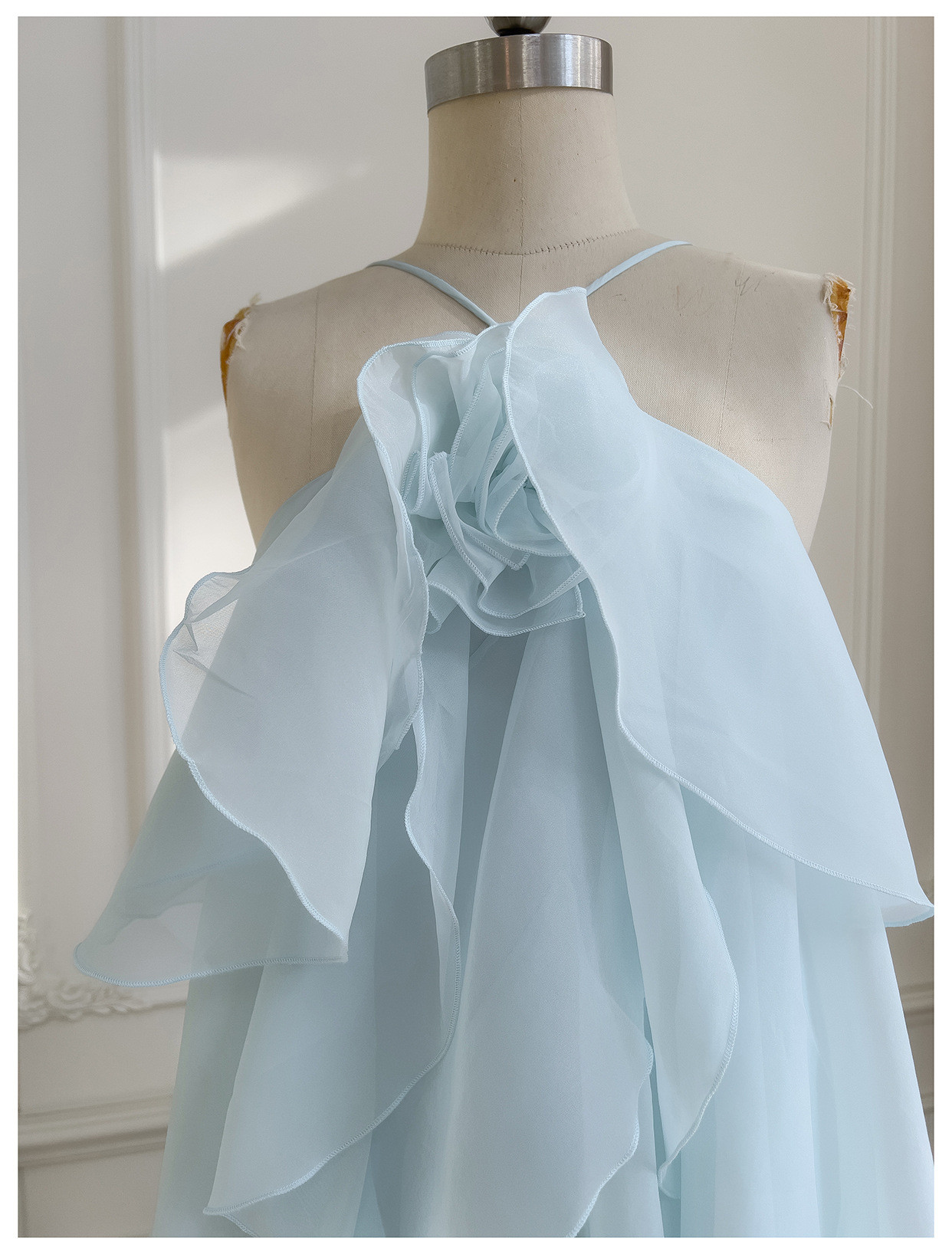 フリル 立体花 ウェディングドレス パーティー 青 旅行海辺 おしゃれ ロング ノースリーブ 韓国風 二次会 69404