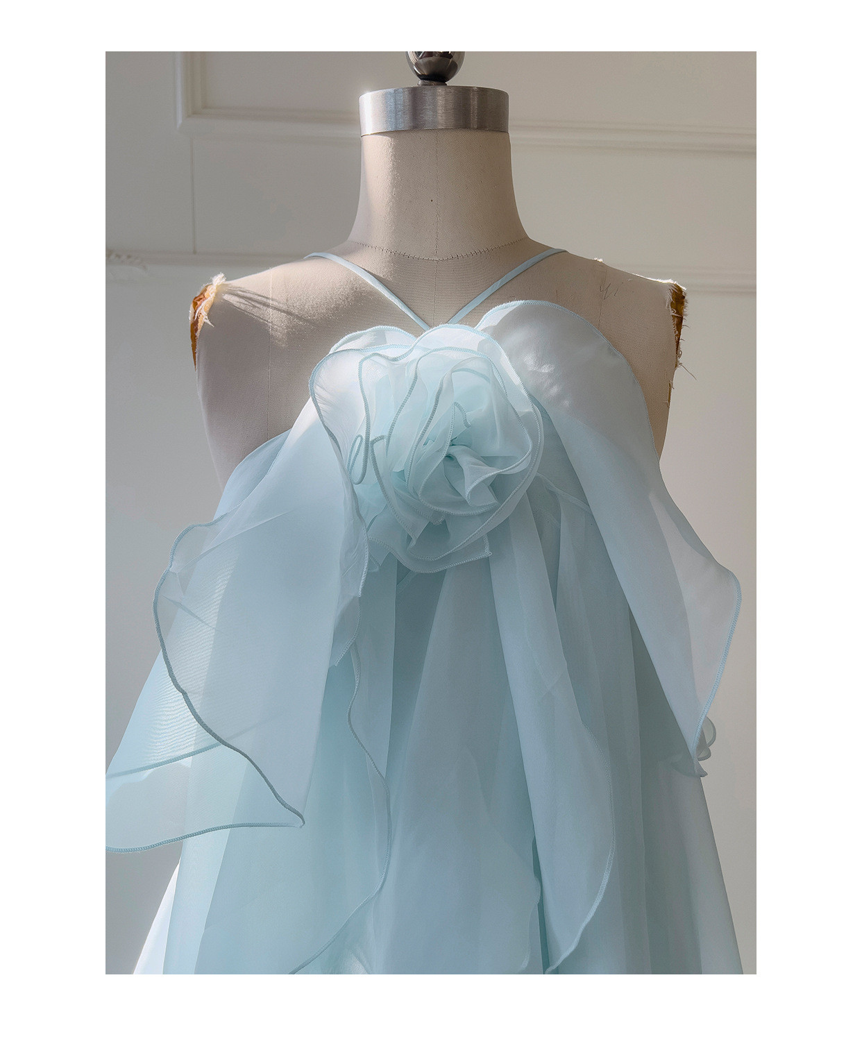 フリル 立体花 ウェディングドレス パーティー 青 旅行海辺 おしゃれ ロング ノースリーブ 韓国風 二次会 69404