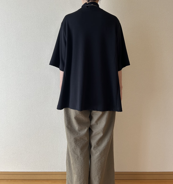 Aラインのニットトップス　ブラック　サイズ展開あり 2枚目の画像