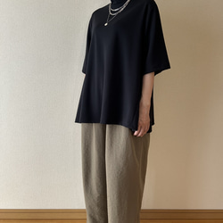 Aラインのニットトップス　ブラック　サイズ展開あり 1枚目の画像