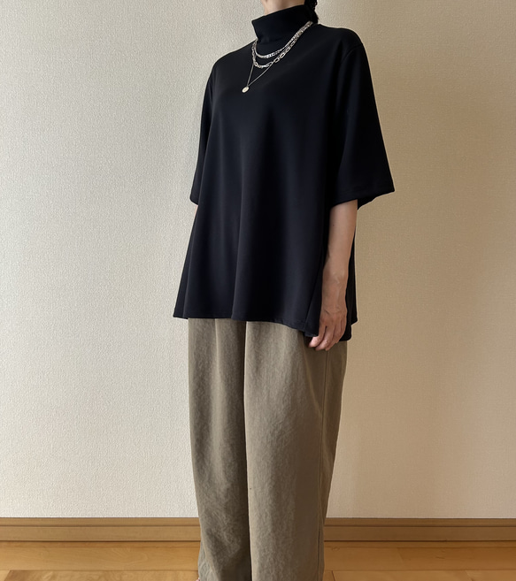 Aラインのニットトップス　ブラック　サイズ展開あり 1枚目の画像