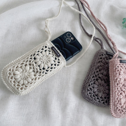 ぷっくり花のスマホショルダー　wool 3枚目の画像