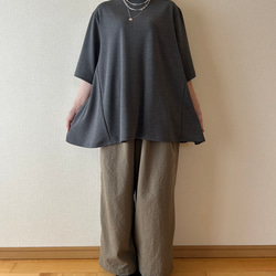 Aラインのニットトップス　ブラック　サイズ展開あり 2枚目の画像