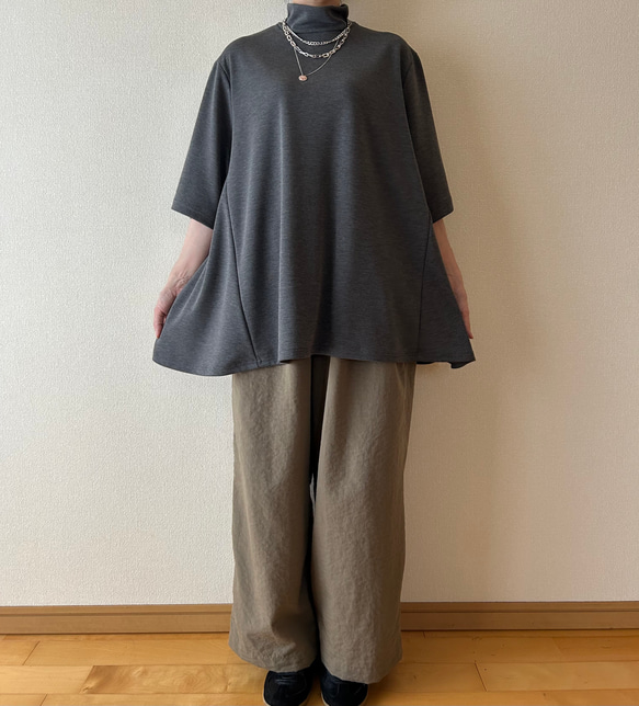 Aラインのニットトップス　ブラック　サイズ展開あり 2枚目の画像