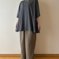 Aラインのニットトップス　ブラック　サイズ展開あり 1枚目の画像