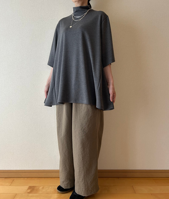 Aラインのニットトップス　ブラック　サイズ展開あり 1枚目の画像