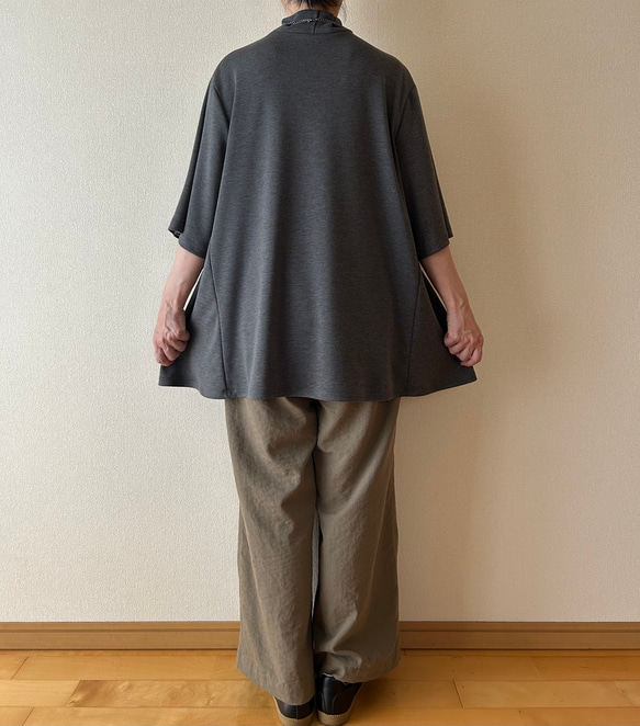 Aラインのニットトップス　ブラック　サイズ展開あり 3枚目の画像