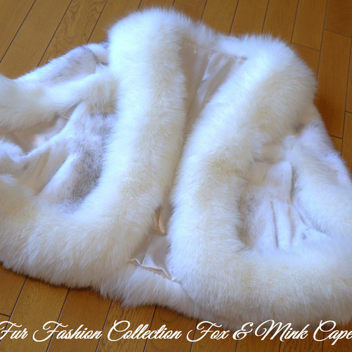 街角でひときわ目を引く☆大人可愛いホワイトフォックスファー×クロス