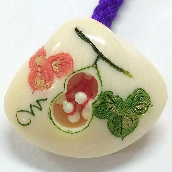 【本象牙】職人手作り 象牙の根付ストラップ / 彫り小瓢入り蛤 №47