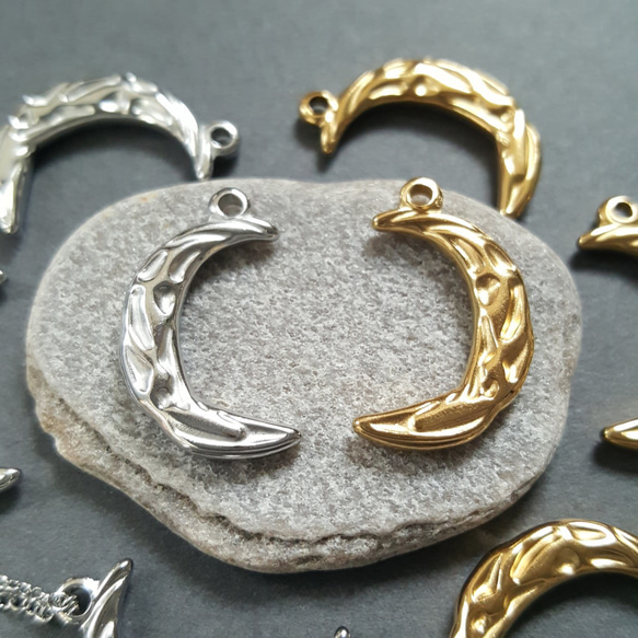 1pcs] オール ステンレス デコボコ ムーン チャーム サージカル