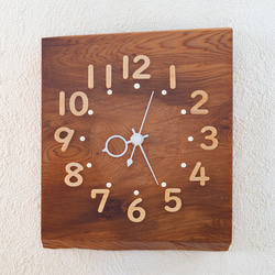 屋久杉千年の息遣いを感じさせる掛け時計 1枚目の画像