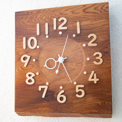 屋久杉千年の息遣いを感じさせる掛け時計 2枚目の画像