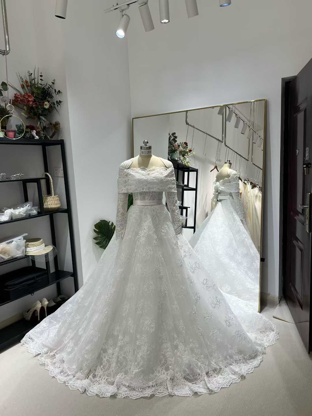 送料無料！ウエディングドレス 総レース オフショルダー ロングスリーブ 憧れのドレス エレガント 結婚式/披露宴