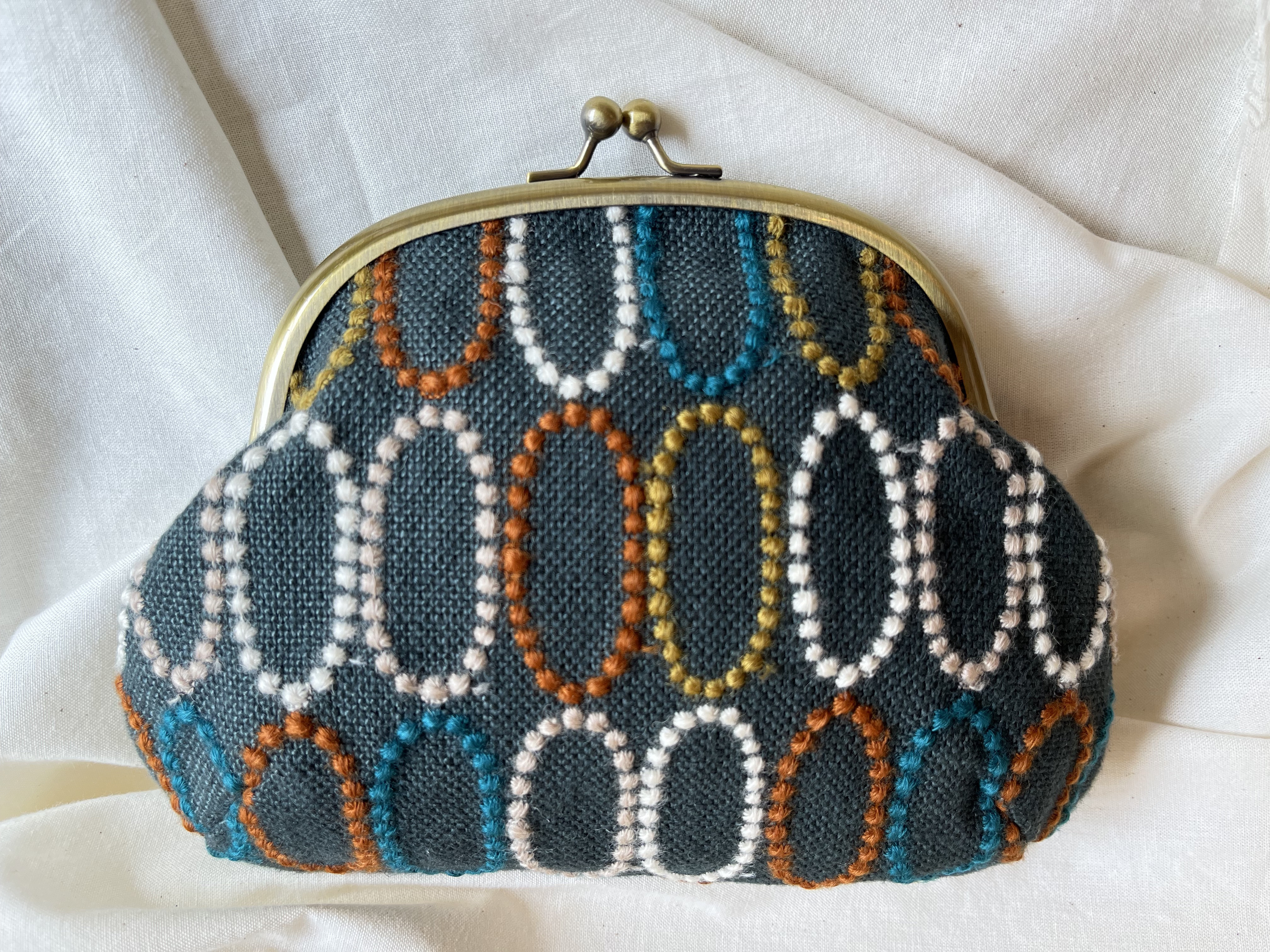 手にするだけで心ときめく、大きながま口ポーチ（tarte　darkgreen)