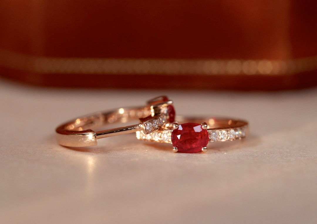 天然ダイヤモンド付きルビーピアスk18　5212