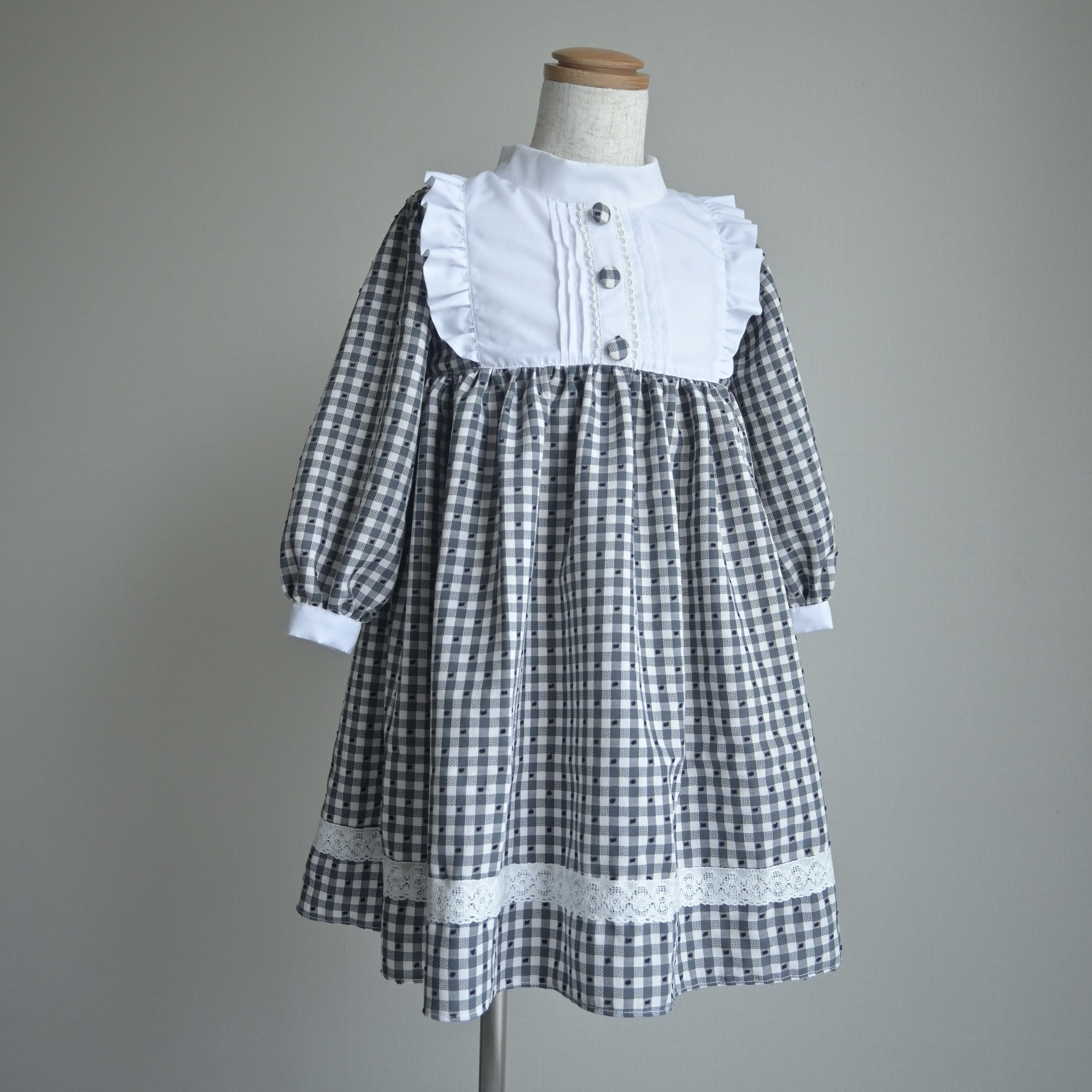 【フリルヨークのチェックワンピース(ダークグレー)】子ども服 おしゃれ着 記念日 お祝い