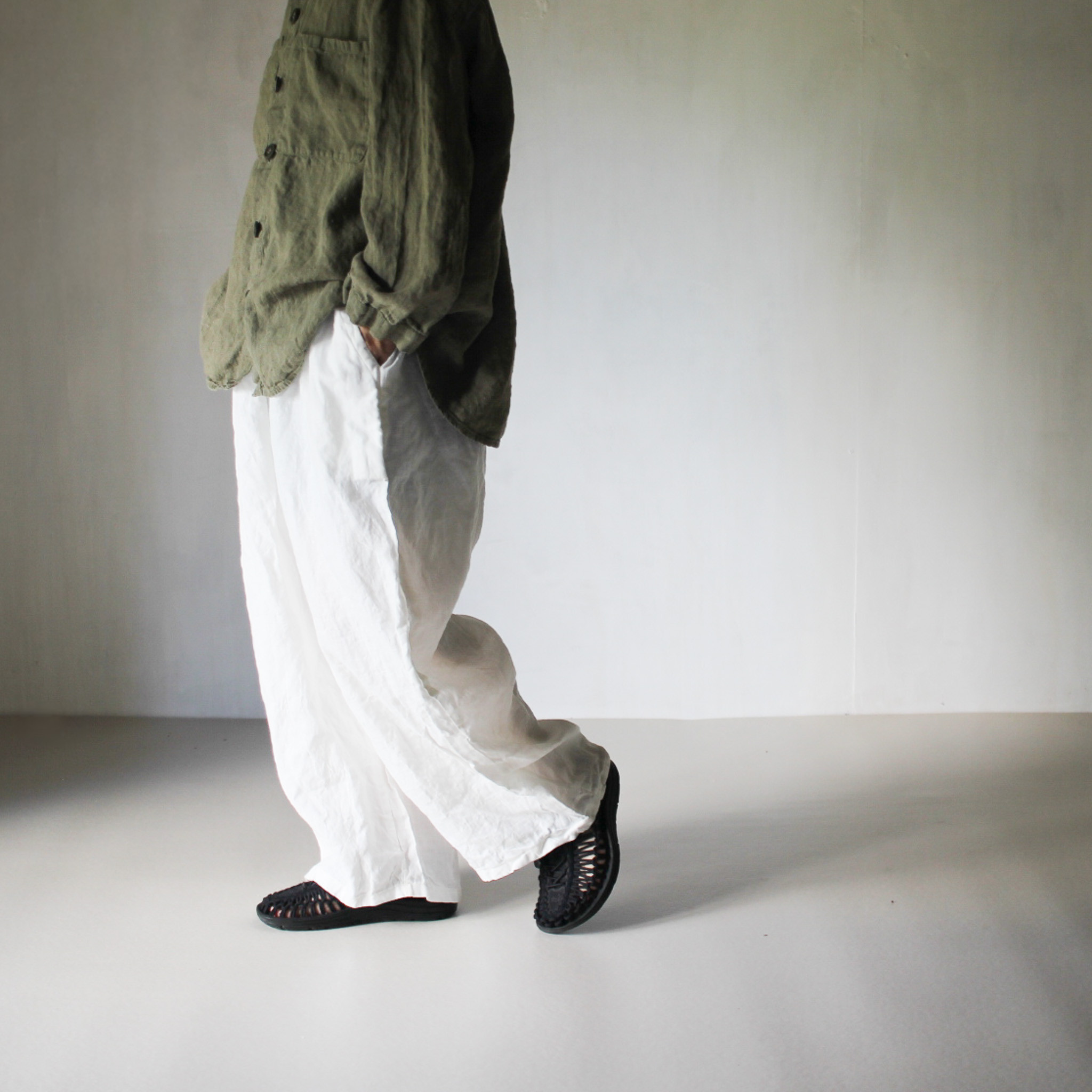 asane – linen tuck pants / white 14,652円