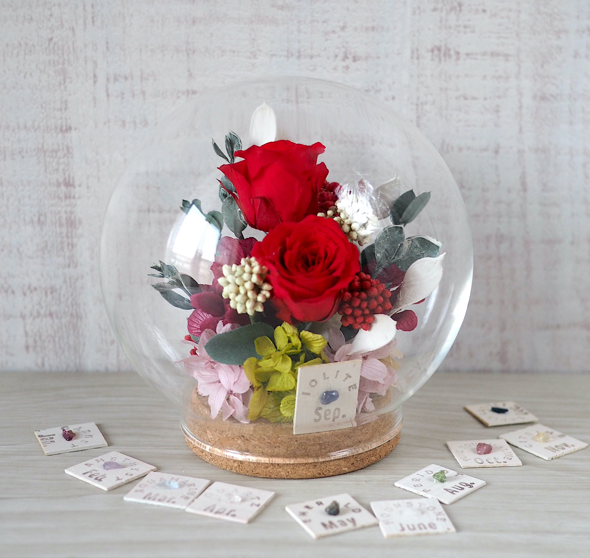 誕生月の天然石 真紅のバラのバルーン型のガラスドーム