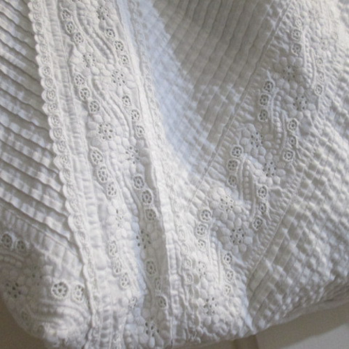 フランスアンティーク手刺繍レースとイニシャル刺繍のコラージュパッチ