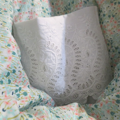 フランスアンティーク手刺繍レースとイニシャル刺繍のコラージュパッチ