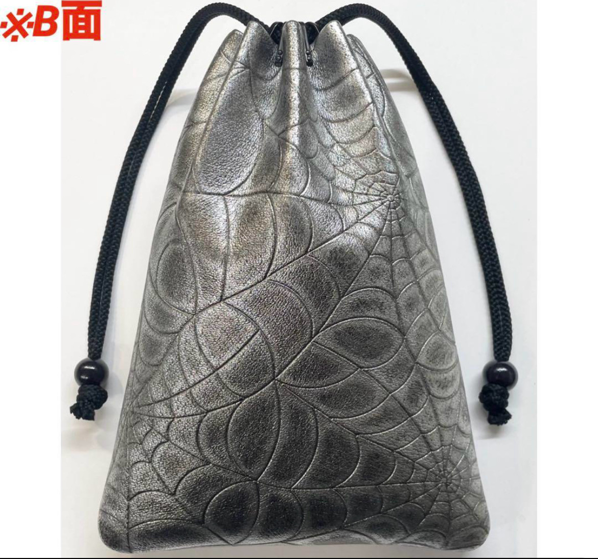 信玄袋(マチ無し、中サイズ)、蜘蛛の巣型押し豚革、ダークシルバーカラー｜詳細画像
