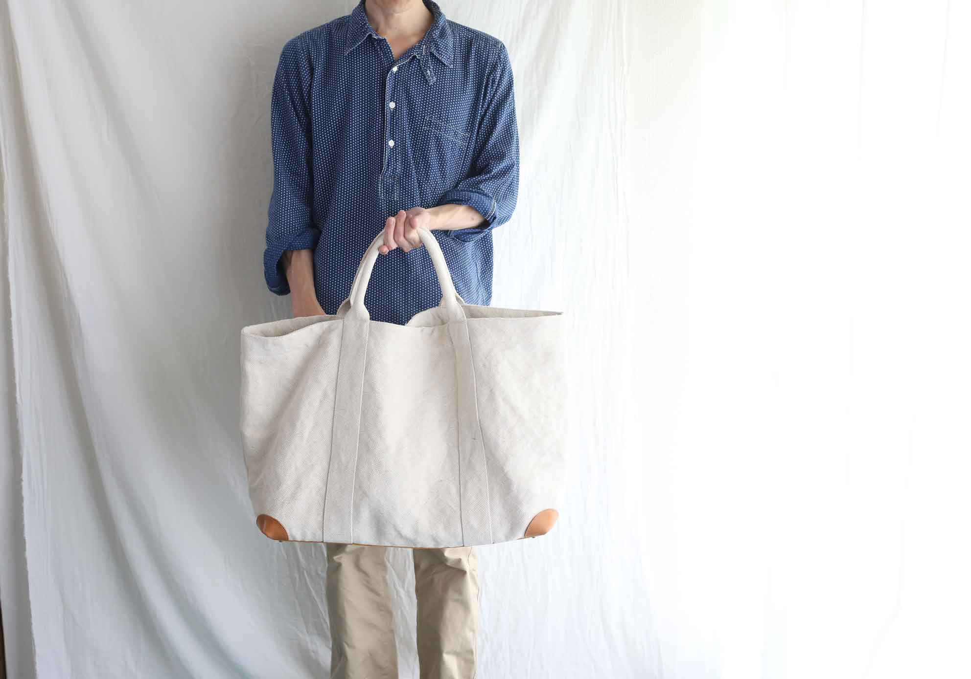 Traveller's tote bag（large）ecru×camel