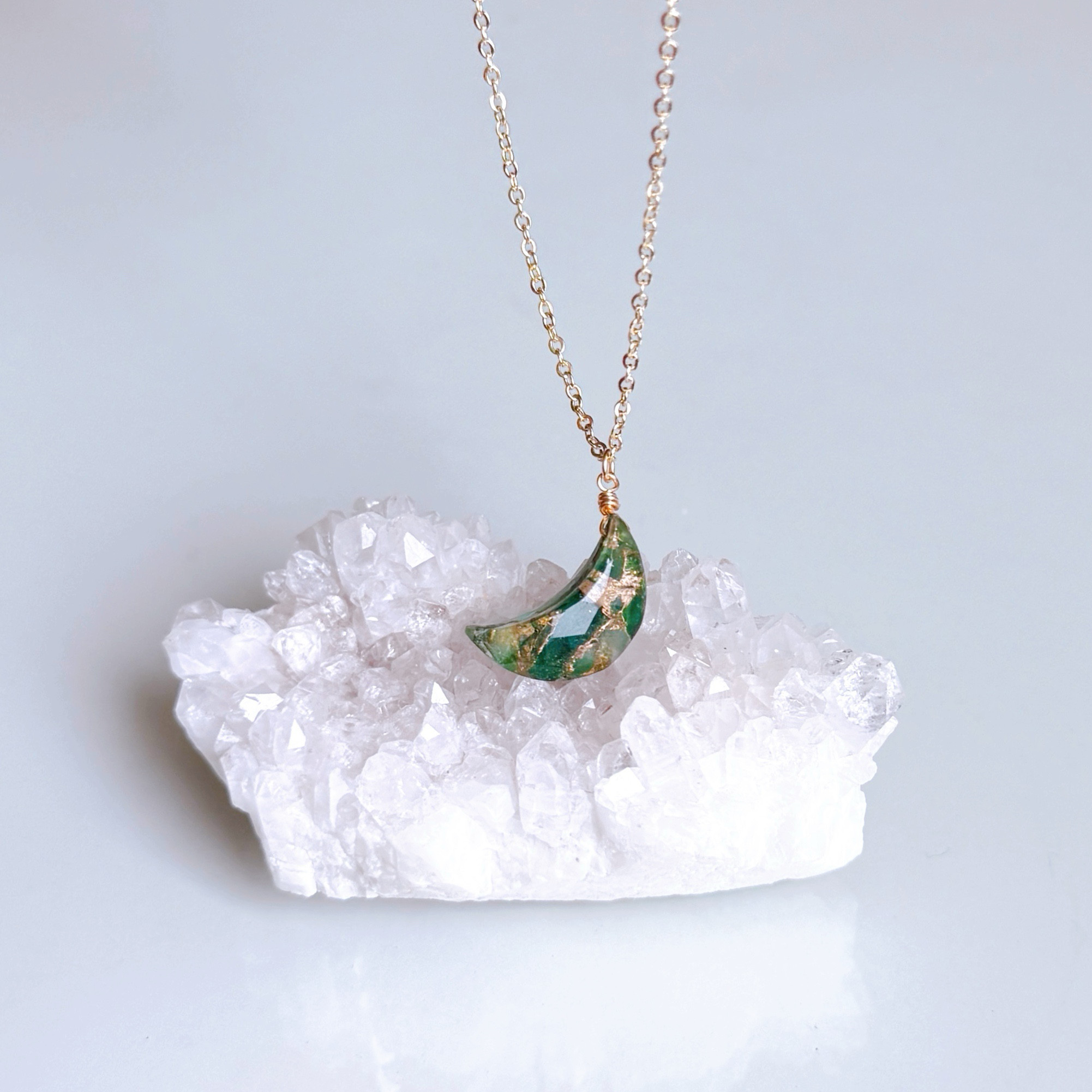 【大人の月モチーフ】グリーンジェイドコッパー × クリスタル 水晶 ネックレス 14kgf  誕生日 プレゼント ギフト