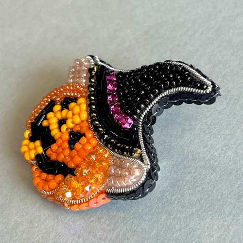 9月13日販売開始】ジャックオーランタンのビーズ刺繍ブローチ
