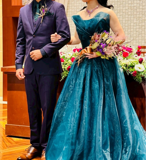 実例写真！新郎衣装 タキシード ジャケット ベスト、パンツの3点セット パープル 色直し　ブラックのボタン