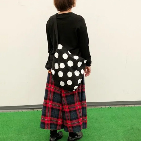 sacomaru シック（アイリッシュリネン）サコッシュ　先染めブラック 5,234円