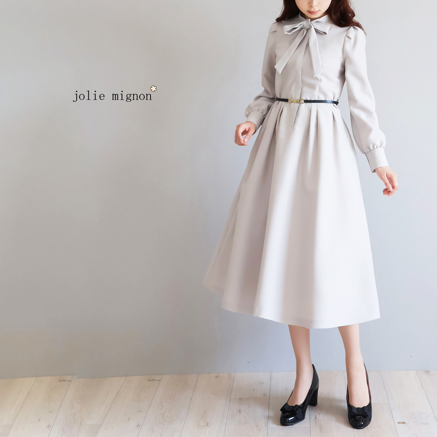 【秋のクラシカルワンピ！】本革ベルト付き ボウタイ クラシカルワンピース【グレージュ】 28,314円