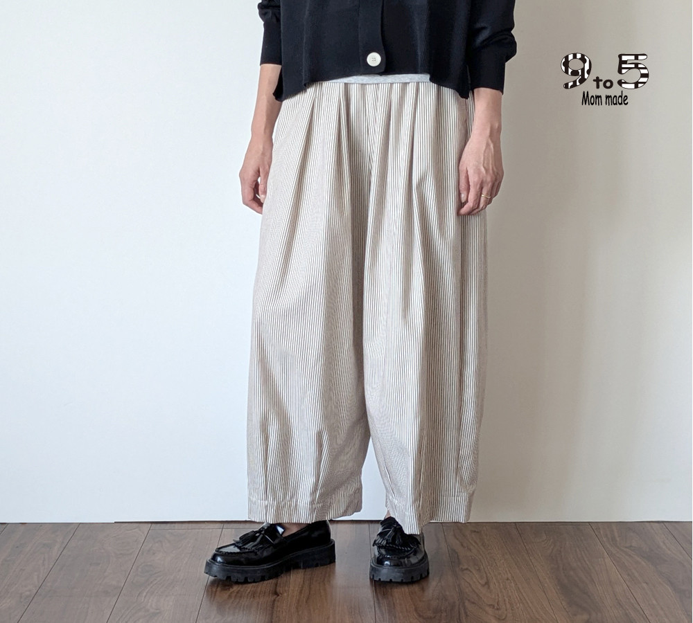 コクーン　ギャザーパンツ　(細ストライプ　ブラウン）