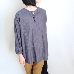 再販！× 3  新！コットンリネンブロードのシャツトップ  先染ワッシャー  ネイビーシャンブレー 1枚目の画像