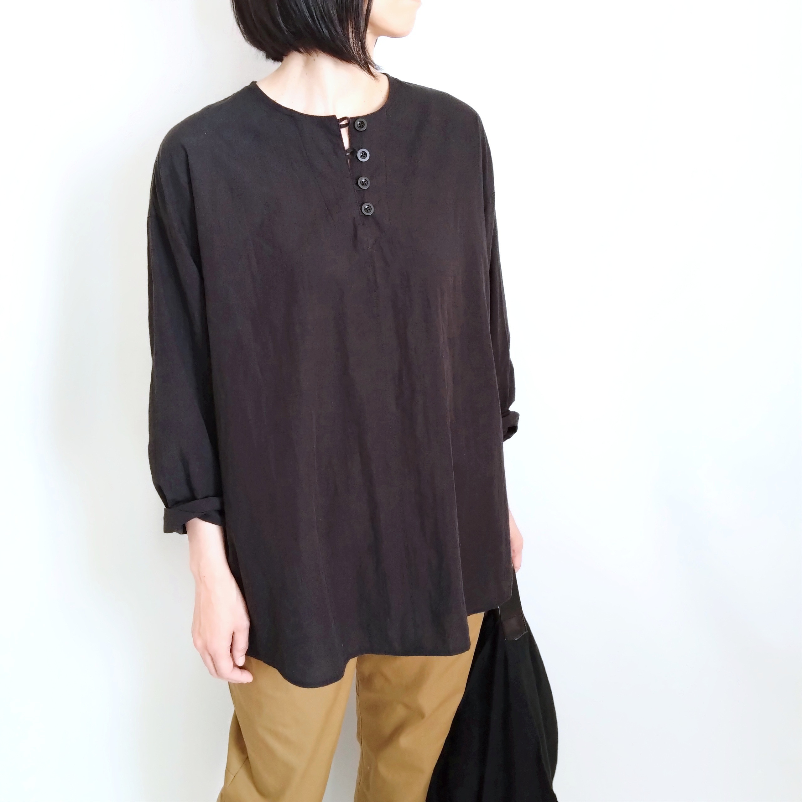 再販！× 2  新！コットンリネンブロードのシャツトップ  先染めワッシャー  アンティークブラック