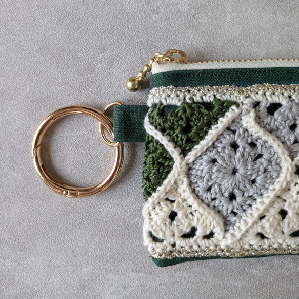 手のひらサイズ　カラビナを付けてチャームにも✦　モロッカンモチーフのミニポーチ　【グリーンmix】Sサイズ 3枚目の画像