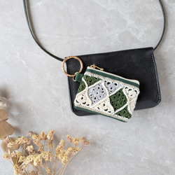 手のひらサイズ　カラビナを付けてチャームにも✦　モロッカンモチーフのミニポーチ　【グリーンmix】Sサイズ 2枚目の画像