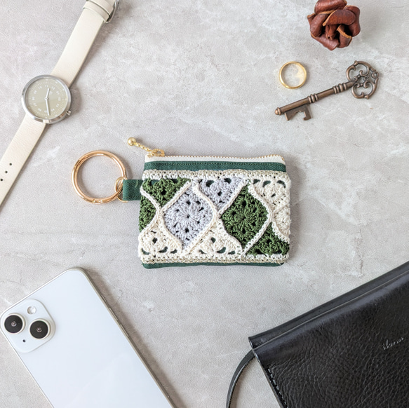 手のひらサイズ　カラビナを付けてチャームにも✦　モロッカンモチーフのミニポーチ　【グリーンmix】Sサイズ 1枚目の画像