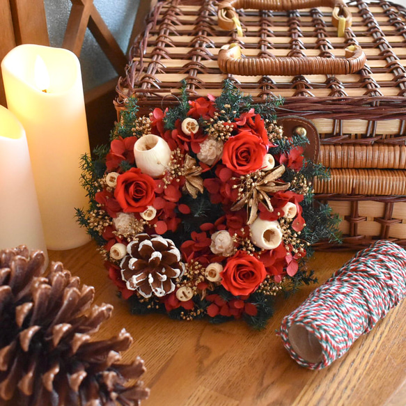 特集掲載】やさしい灯りに包まれるクリスマスリース リース 花と生活