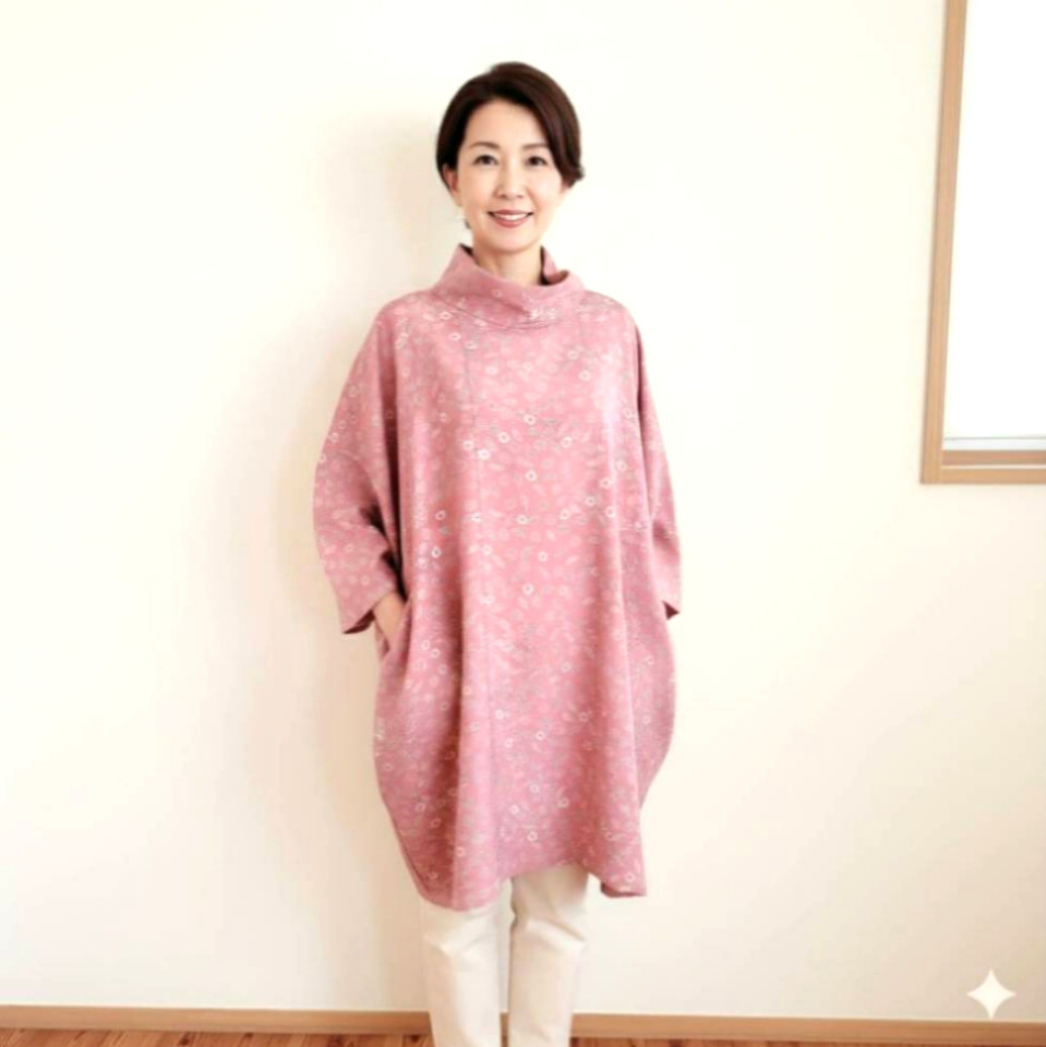 ピンク地に花柄小紋のチュニック＊着物リメイク　Pink floral pattern tunic *Kimono rem