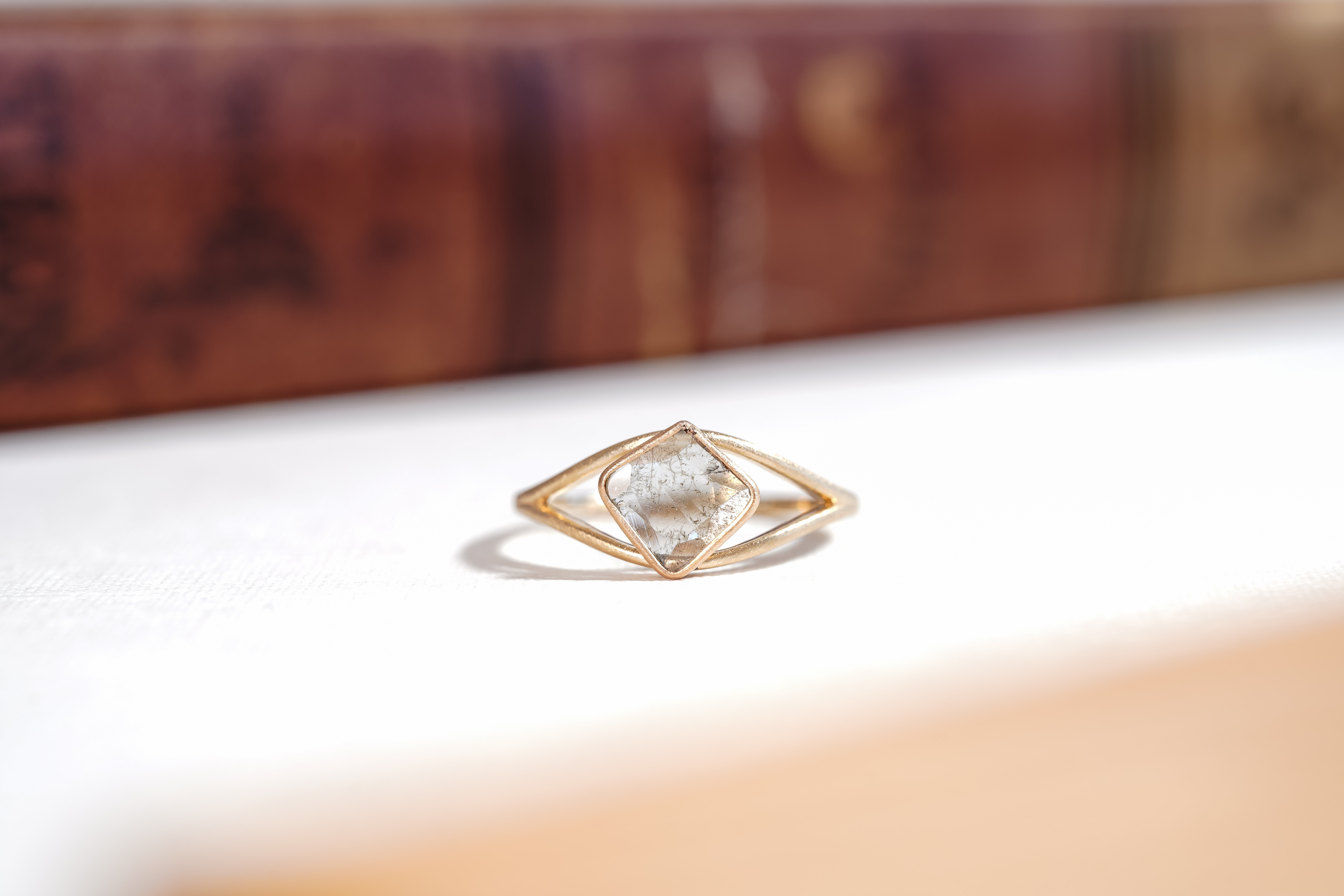 K18/K10YG 『天然のアート』スライスカット 天然ダイヤモンド リング