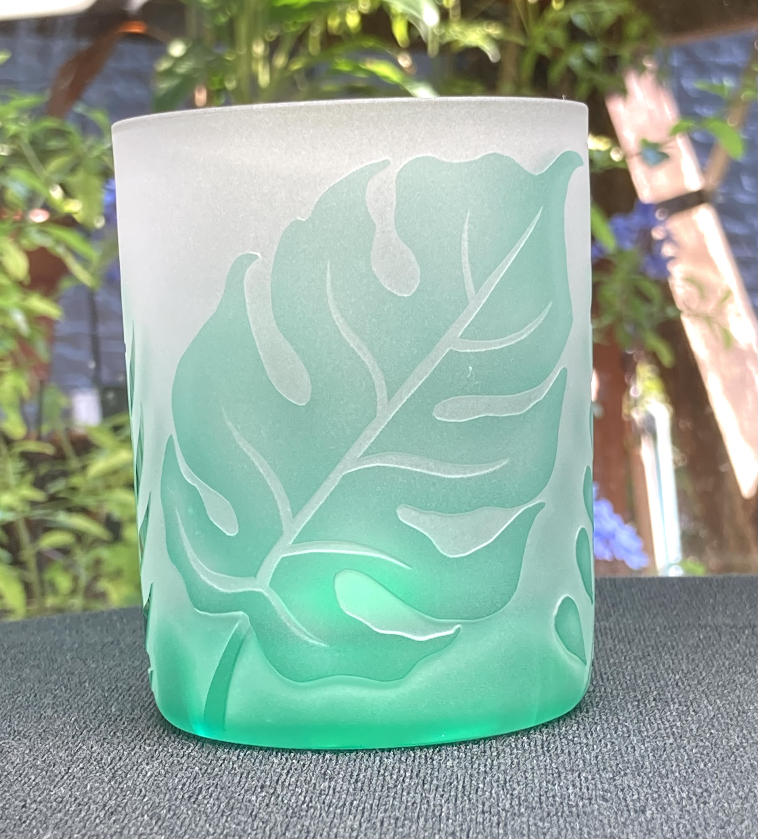 トロピカルフリーグラス　〈モンステラ〉　エメラルドグリーン（1個）