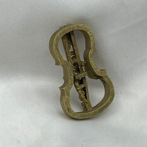 メロディの刻印: バイオリンモチーフのオーダーネームペンダント